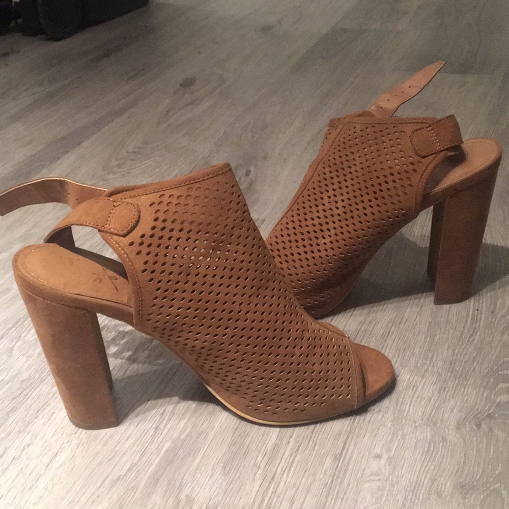 Atmosphere- Size 9 - Picture 2 of 3